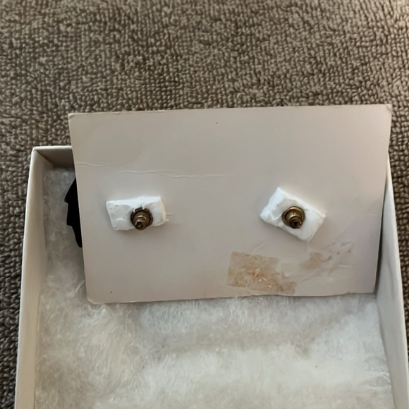 Mother of pearl handmade lion head earring each one unique every piece different - Picture 2 of 7